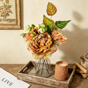 Bouquet di fiori di seta artificiale in vaso di vetro per decorazioni da tavolo