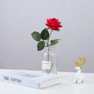 Rose artificielle rouge réaliste en vase de verre pour décoration de maison et table