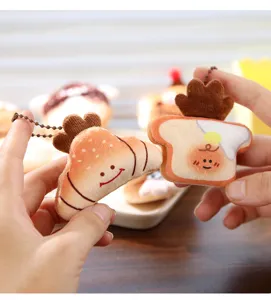 Süßer Dessert Plüsch Schlüsselanhänger, weiches Brot Puppe Detailansicht für Taschen und Geschenke.