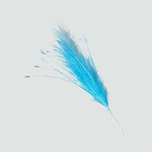 Dichtbij van levendig blauw kunstmatig vuurwerriet voor huis- en bruiloftdecor