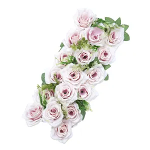 Rangee de fleurs de roses roses artificielles pour decoration d'arche de mariage, arrangement.