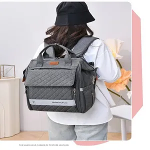 Großer Wickelrucksack multifunktionaler Mama Rucksack mit vielen Fächern und Taschen.