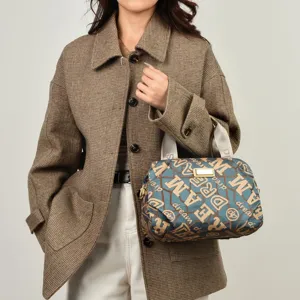 Elegante borsa da viaggio capiente con stampa a lettere 'DREAM' per weekend e sport.