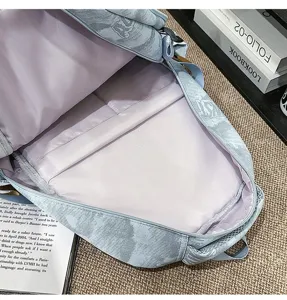 Vue détaillée de l'intérieur de grande capacité du sac à dos scolaire léger et pratique