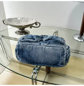 Stijlvolle gewassen denim crossbody tas voor dames, grote capaciteit casual schoudertas.