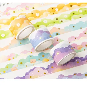 Détail des rouleaux de ruban adhésif washi Cloud Dream avec motifs décoratifs appliqués