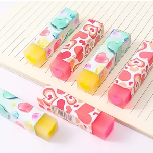 Gommes colorées avec motifs de cœur vif pour étudiants sur papier cahier à lignes