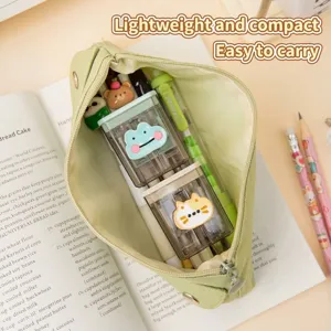 Mignon taille-crayon double trous animaux pour enfants, montré dans une trousse