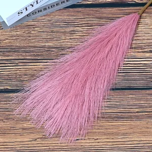 Ροζ τεχνητό πούπουλο pampas grass ψεύτικο καλάμι λουλουδάτη διακόσμηση λεπτομέρεια