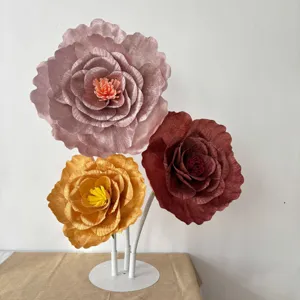 Grote kunstmatige fluwelen pioenbloem voor huwelijksdisplay, etalagedecoratie en fotorekwisiet.