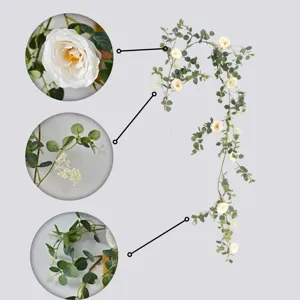 Primo piano dei dettagli della ghirlanda di rose in eucalipto artificiale con fogliame realistico.
