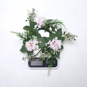 Gedetailleerd overzicht van kunstmatige roze hortensia kaarsenkrans van 35,5 oz gewicht