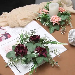Elegante kunstmatige hortensia kaarsenringen voor romantische tafeldecoratie en feesten