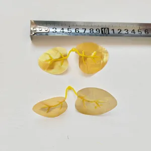 Feuilles d'eucalyptus artificielles dorées en forme de cœur pour la décoration