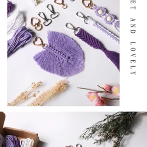 Kit materiale per portachiavi macramè fai da te, accessori fatti a mano e cordino intrecciato.