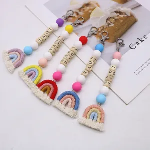 Porte-clés arc-en-ciel en macramé avec perles colorées et breloques en bois LOVE