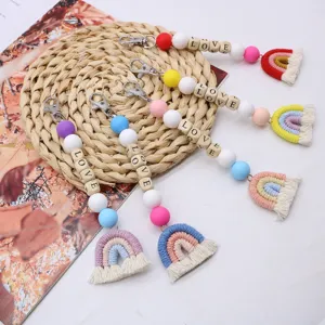Porte-clés arc-en-ciel en macramé faits main avec perles et cubes en bois LOVE lettrés