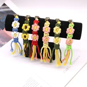 Llaveros de flores tejidos a mano con cuerda de algodón, colgantes para bolsos multicolor