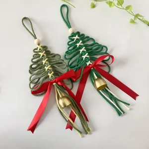 Décorations de sapin de Noël tissées à la main avec rubans rouges et clochettes dorées
