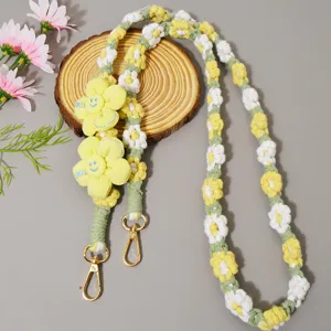 Handgefertigte gehäkelte Gänseblümchen Handykette Detailansicht mit goldene Karabinerhaken.