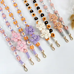Boho geflochtene Handykette mit süßen Gänseblümchen Blumen Anhängern und Metall Clips chic