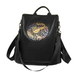 Vintage Diebstahlschutz Rucksack aus schwarzem Kunstleder mit buntem Elefantenrelief Motiv