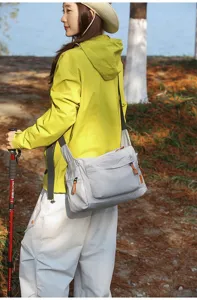 Lässige leichte graue Kuriertasche für Outdoor-Wandern und Reisen im Freien