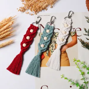 Porte-clés en macramé fait main avec pompon et perles en bois pour sacs