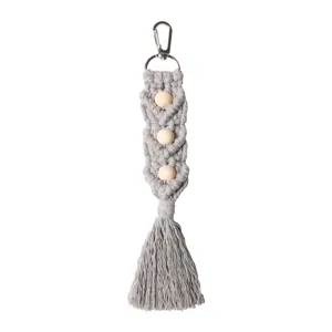 Porte-clés bohème en macramé gris avec perles en bois naturel et long pompon en coton
