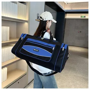 Grand sac de voyage de sport bleu et noir pour le fitness, l'entraînement en plein air.
