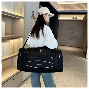 Grand sac de sport noir sac de voyage fourre tout avec bandouliere pour entrainement en plein air.