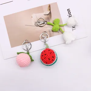 Handgefertigte Häkel-Schlüsselanhänger mit Wassermelone, Pfirsich und Blumen für Taschen