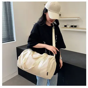 Grand sac de sport de voyage fitness design minimaliste detail pratique au quotidien.