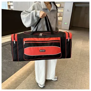 Sac de voyage noir et rouge grand format vue de detail, sac de sport fitness de voyage durable.