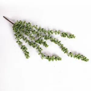 Λεπτομερής όψη τεχνητού φυτού String of Pearls με ρεαλιστικές πράσινες χάντρες.