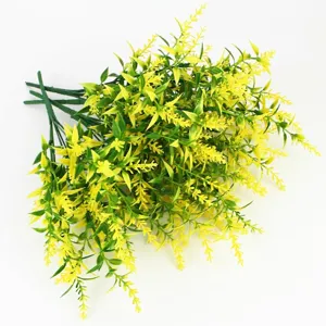 Vue détaillée d'un bouquet de lavande artificielle jaune de qualité pour la maison