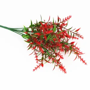Détail d'un bouquet de lavande artificielle rouge pour décoration intérieure
