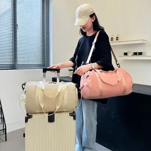 Grand sac de sport de voyage pour femmes et hommes, parfait pour le fitness et les courts séjours.