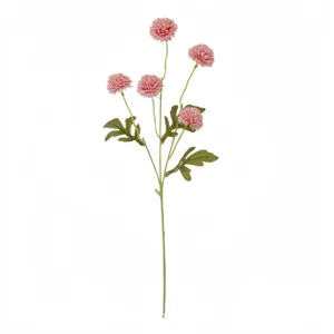 Vista detallada de un tallo de crisantemo pompon rosa artificial con cinco cabezas