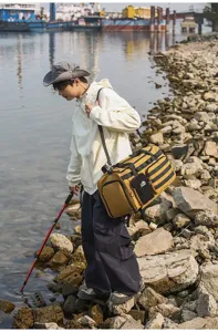 Grand sac de voyage de grande capacite pour sport fitness et voyages avec sangle.