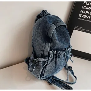 Sac à dos en denim stylé pour femme, sac d'école décontracté avec cordon et beau bleu rétro.