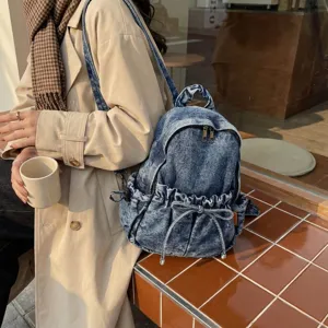 Sac à dos en jean délavé vintage pour femme, cartable tendance pour les loisirs quotidiens.