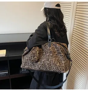 Borsa da viaggio da donna con stampa leopardato alla moda, grande tote a tracolla.