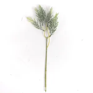 Rama de pino artificial como planta verde falsa para decoracion de bodas y navidad.