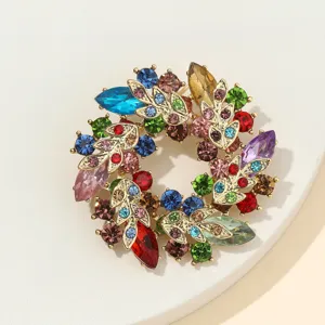 Eleganter Vintage-Kranz-Brosche mit bunten Kristallen für Anzüge und modische Mäntel