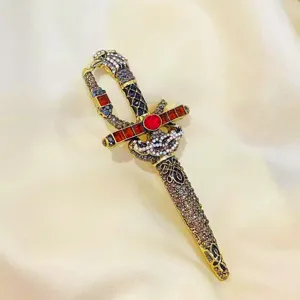 Vintage Alloy Rhinestone Sword Brooch Gold Plated Baroque Medial Palace Style Exquisite Shield Dagger Corsage Badge Lapel Pin Jewelry Accessory For Women Men Suit Banquet Decor