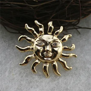 Broche Soleil Doré Vintage pour Femmes Visage Anthropomorphe Exotique en Alliage avec Strass Épingle Style Antique Bijoux