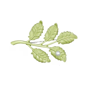 Elegante broche vintage de esmalte verde con forma de hoja y una perla blanca fina