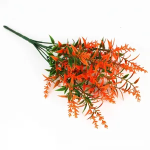 Gros plan d'un bouquet de lavande artificielle orange vif pour décoration