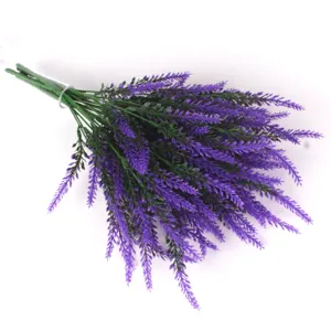 Künstlicher Lavendelstrauß mit lila Blüten für Hochzeit und Heimdekoration.